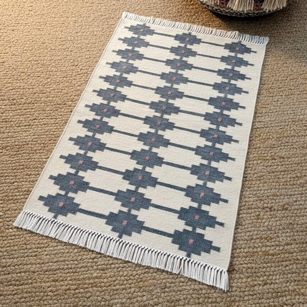 Handcrafted Vintage Multicolor Wool Dhurrie For Living